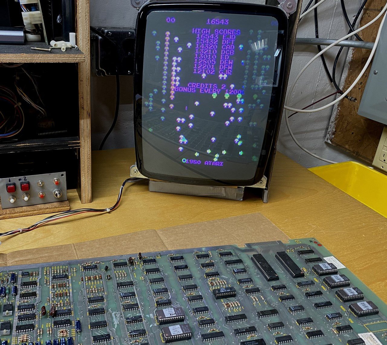Centipede Circuit Board, Works