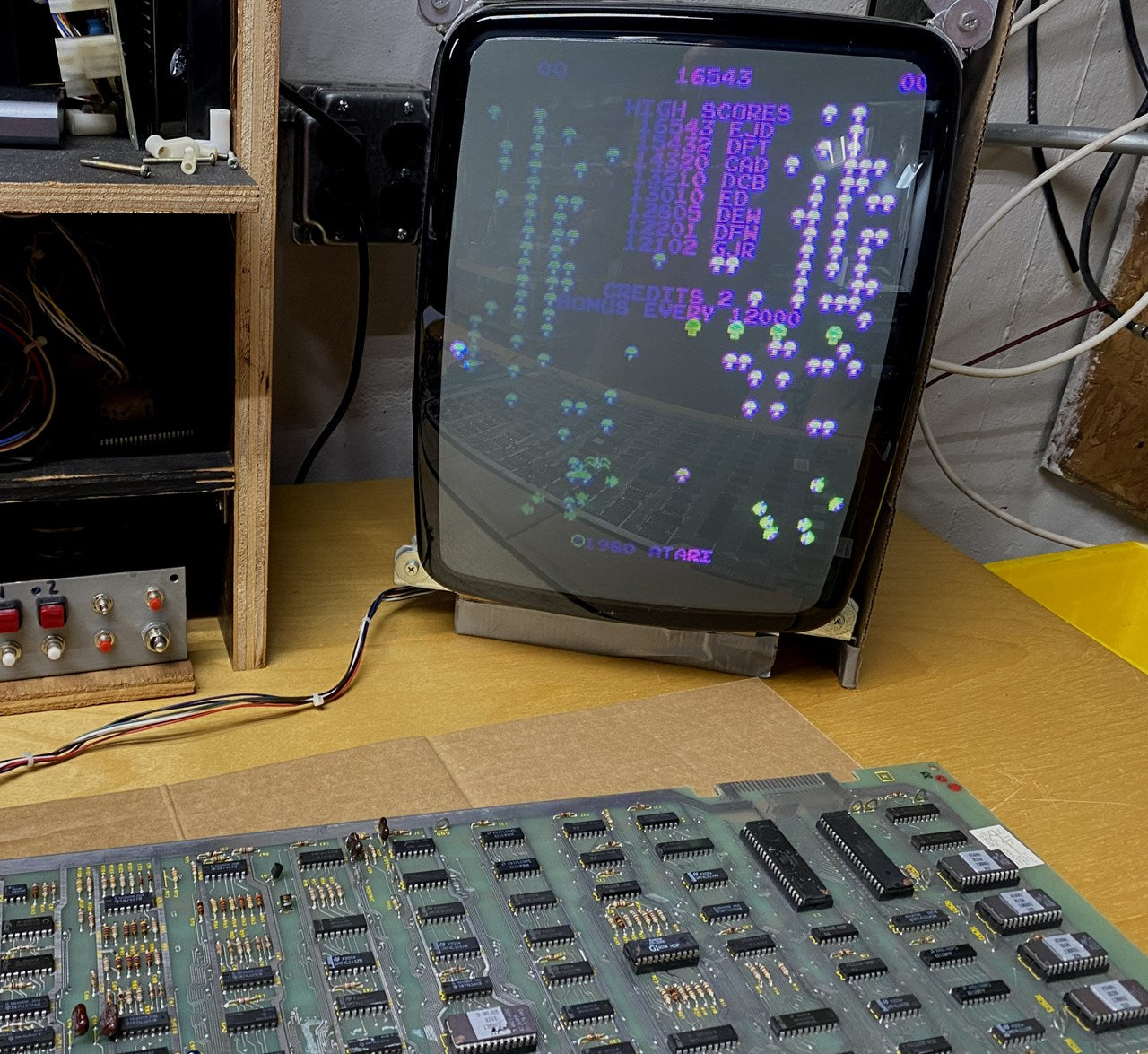 Centipede Circuit Board, Works