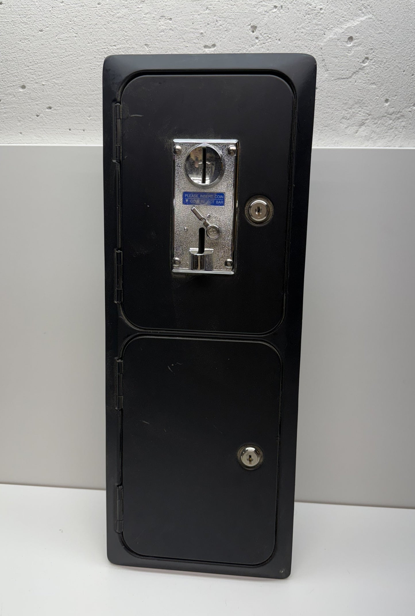 Over / Under 1-Slot Coin Door