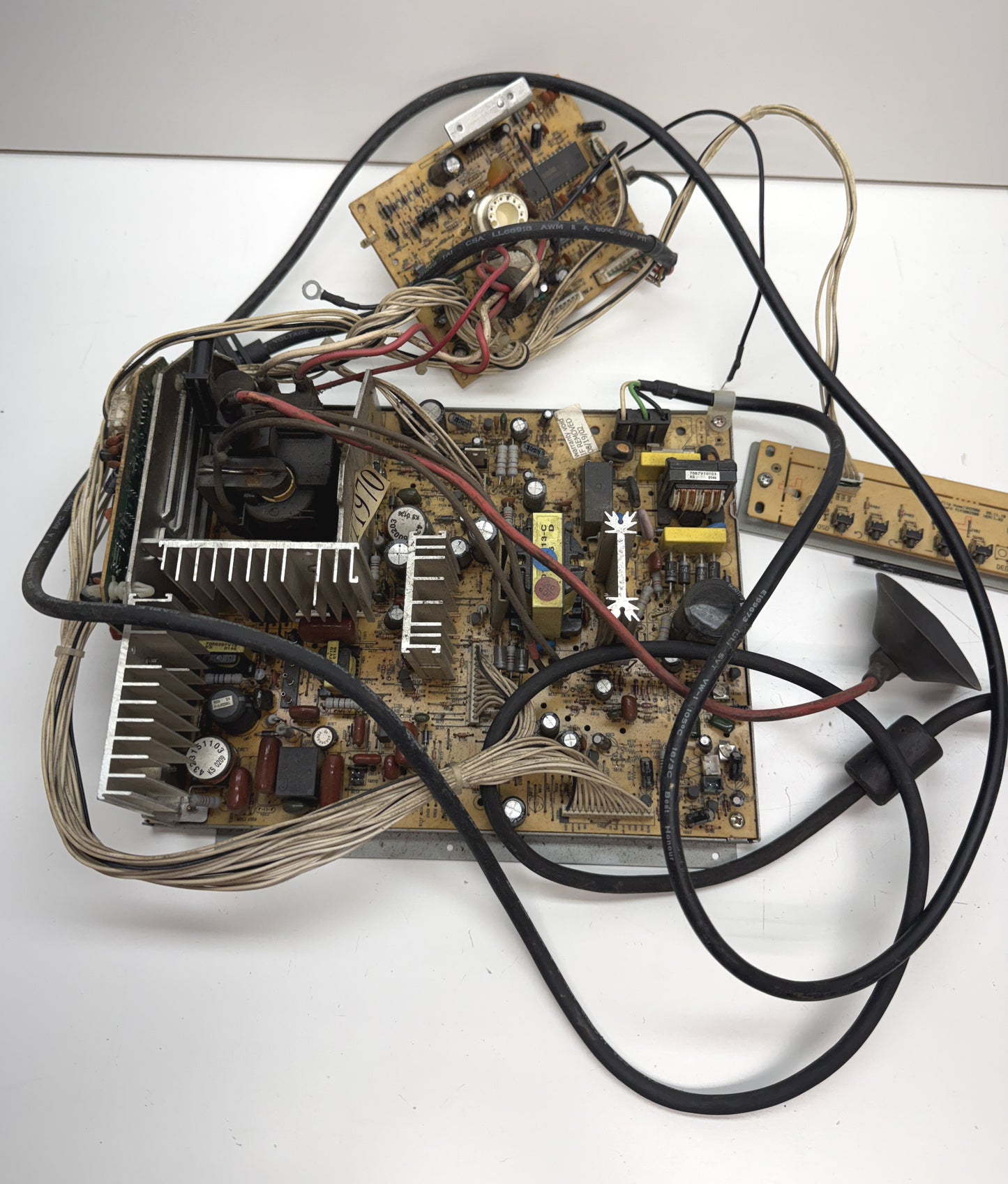 Tatung VT-1970 Monitor Chassis, Untested