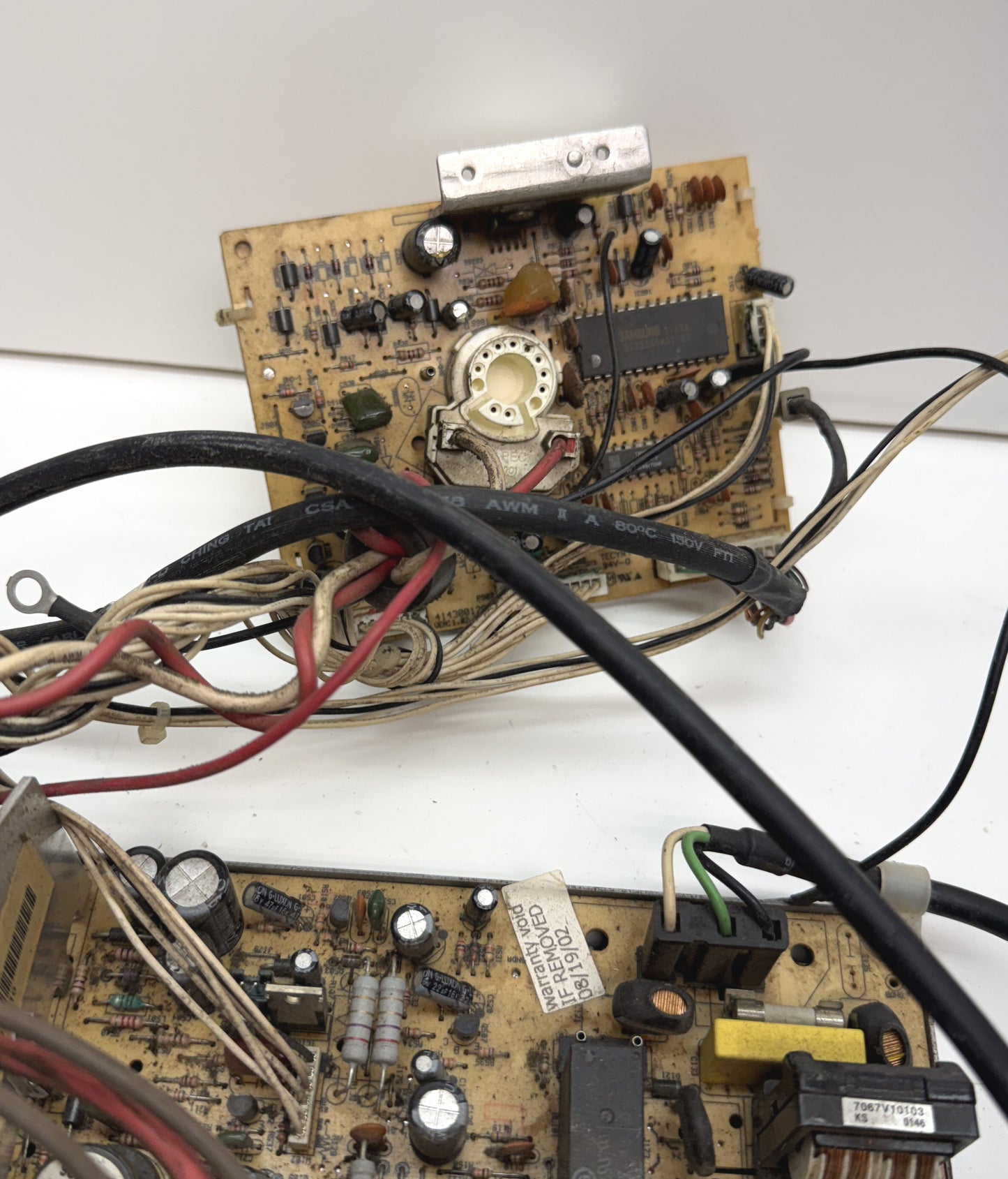 Tatung VT-1970 Monitor Chassis, Untested
