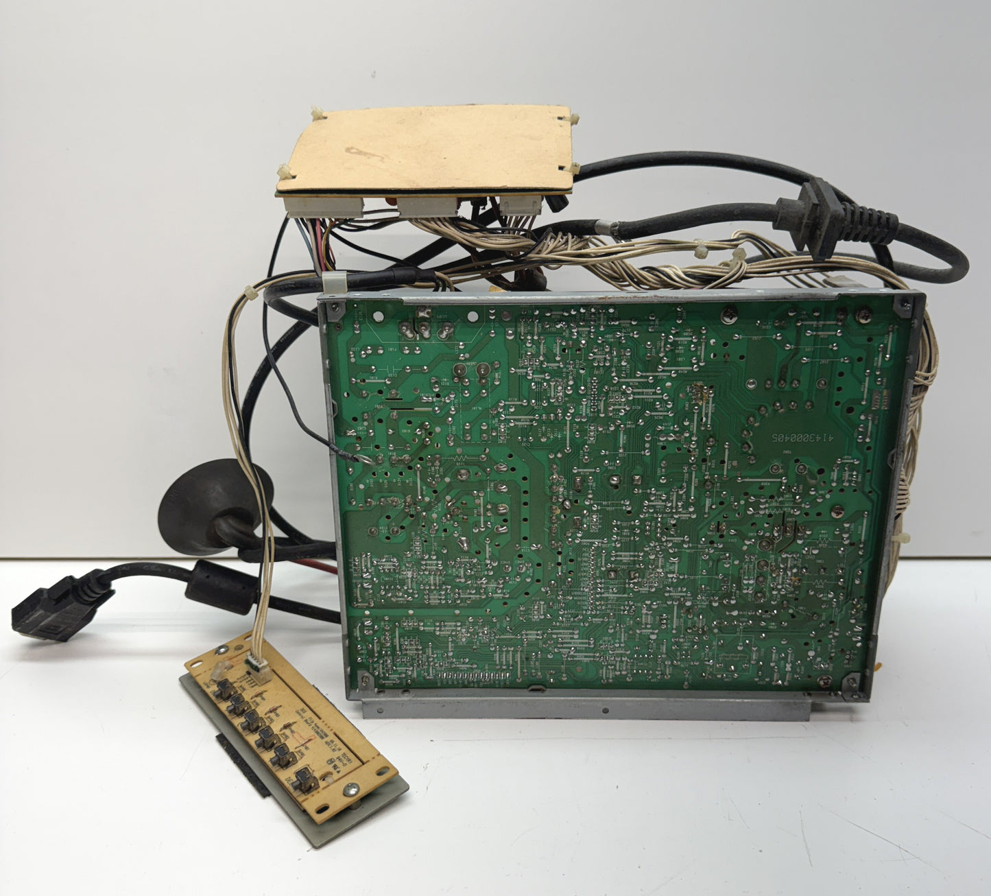 Tatung VT-1970 Monitor Chassis, Untested
