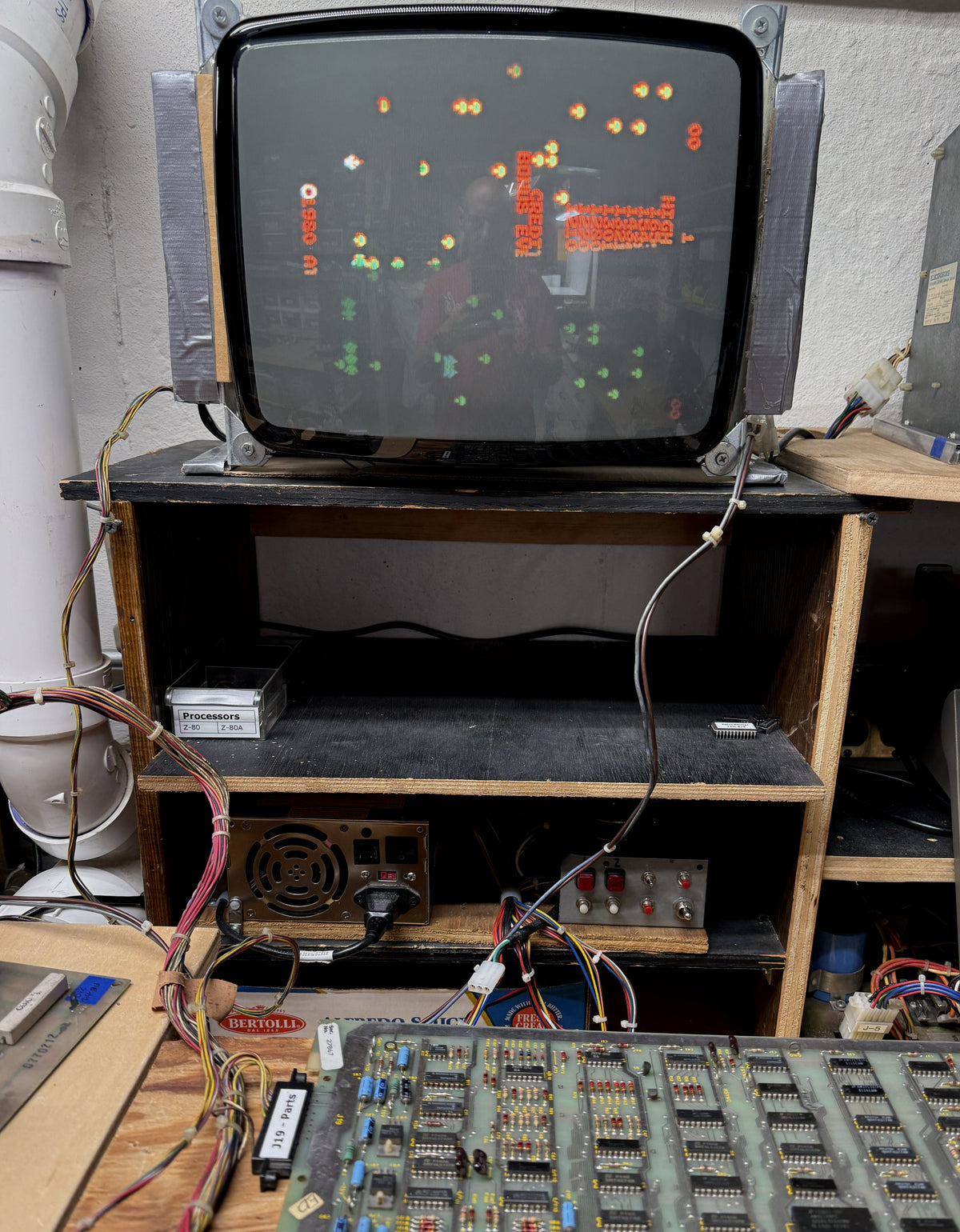Centipede Circuit Board, Works
