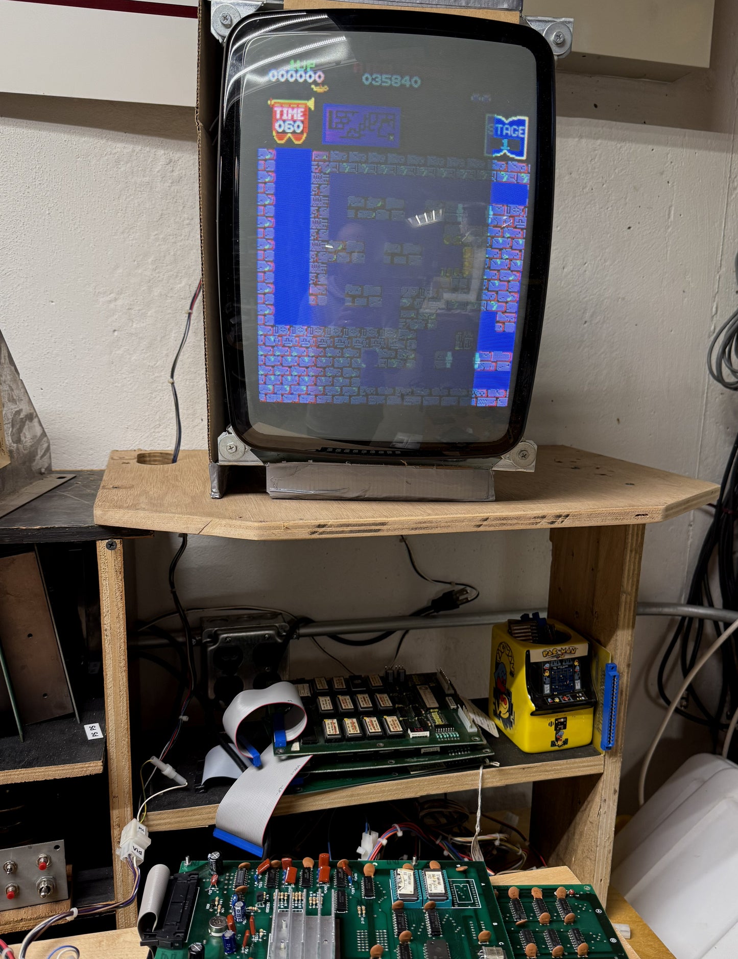 Tutankham Circuit Board, Working