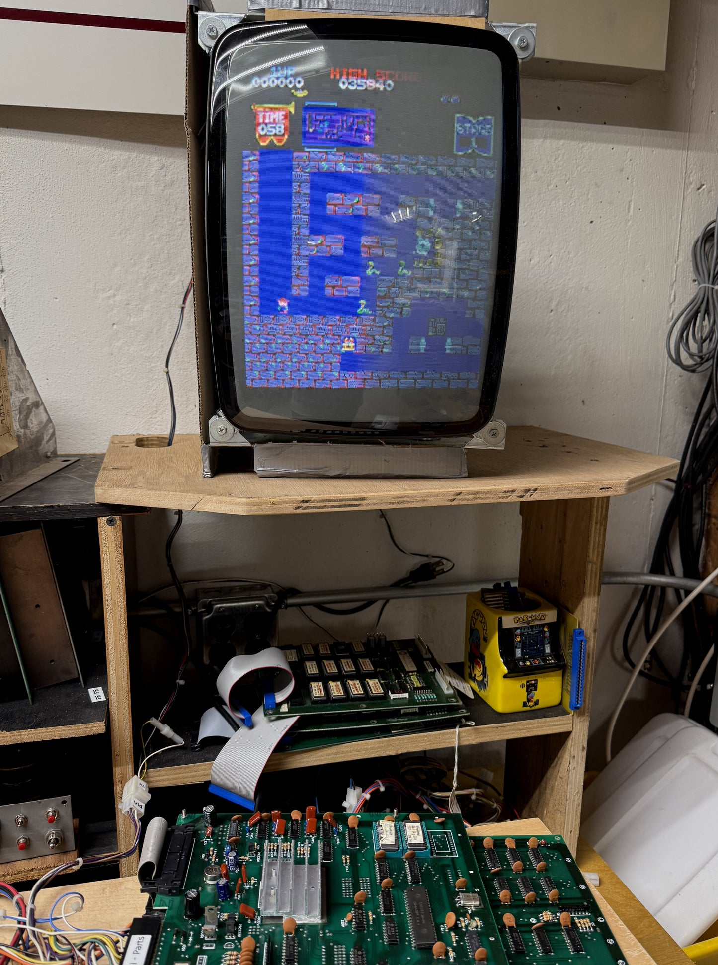 Tutankham Circuit Board, Working